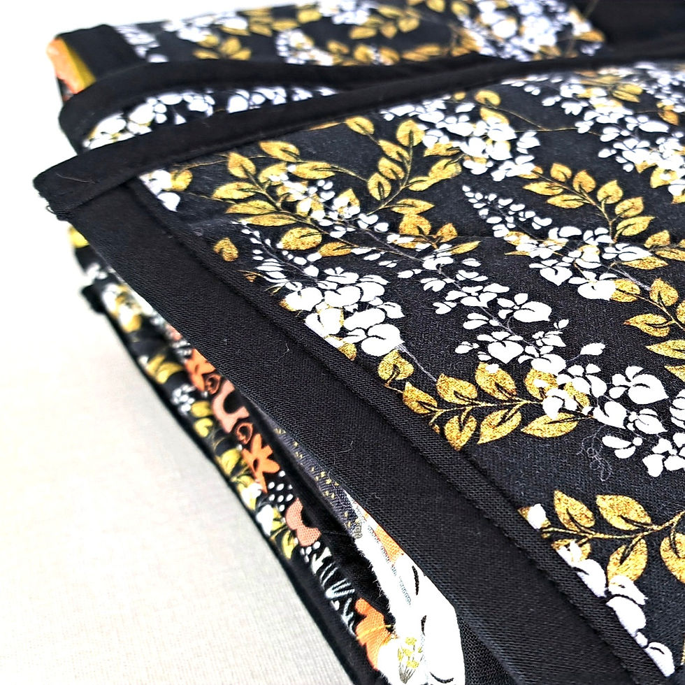 Thumbnail: Black, coral and gold quilt (158x158cm)