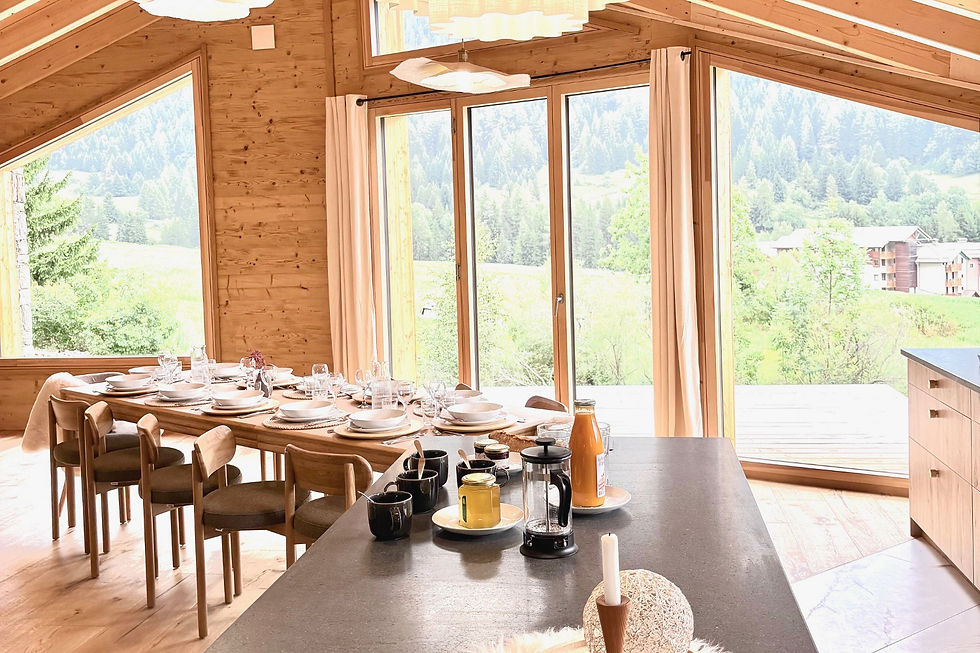 bar et table à manger du chalet farra