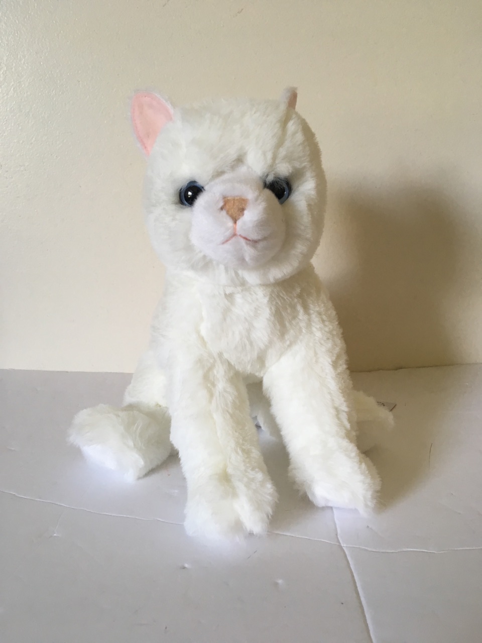 Douglas Winnie White Cat #15052 UPC #767548150528