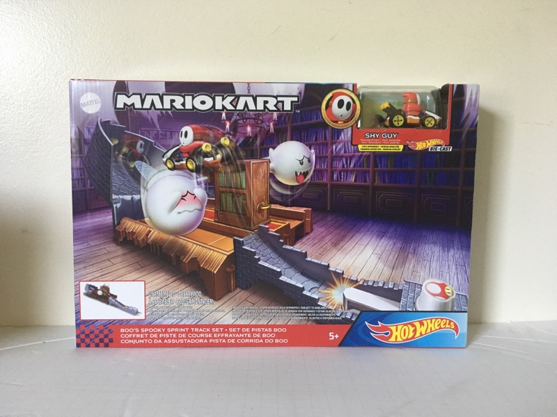 Hot Wheels MarioKart Track Set - Boo's Spooky Sprint Set UPC #887961873603