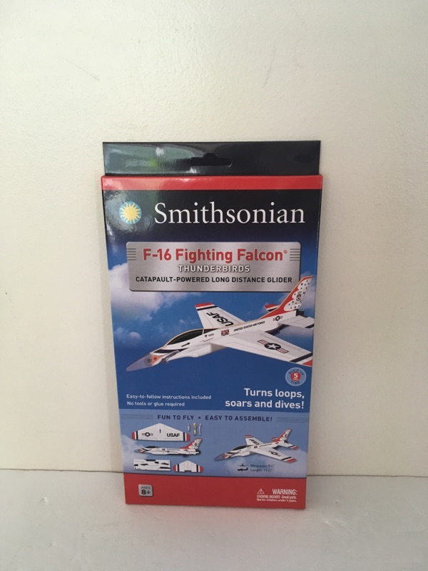 Smithsonian F-16 Fighting Falcon Glider UPC #783746034026