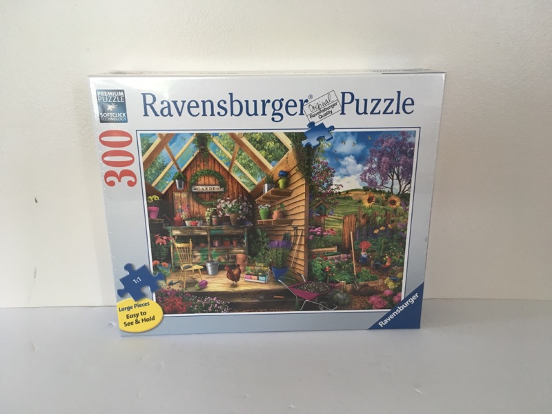 Ravensburger Gardener's Getaway Puzzle UPC #4005556167876