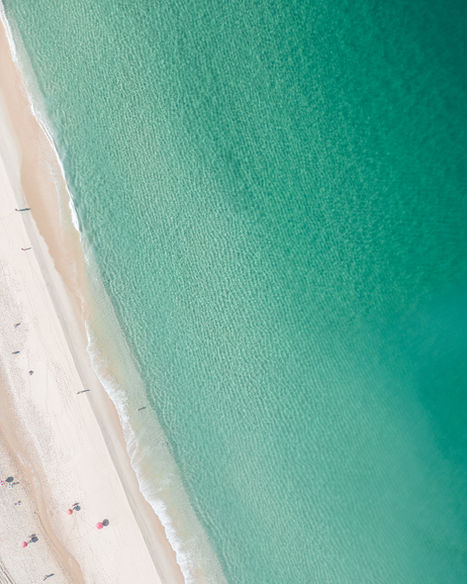 fotografia aerea do mar de itacotiara. Drone. Niteroi. Mar Verde cristalino