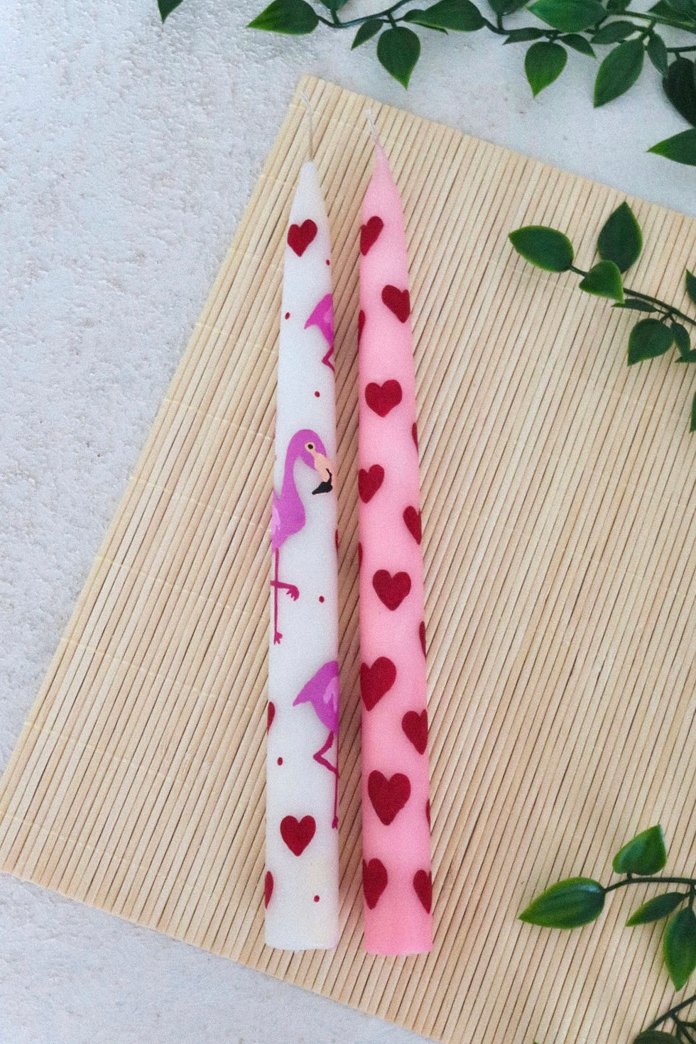 Küçük resim: El Boyaması Pembe Flamingo Desenli Tekli Şamdan Mum