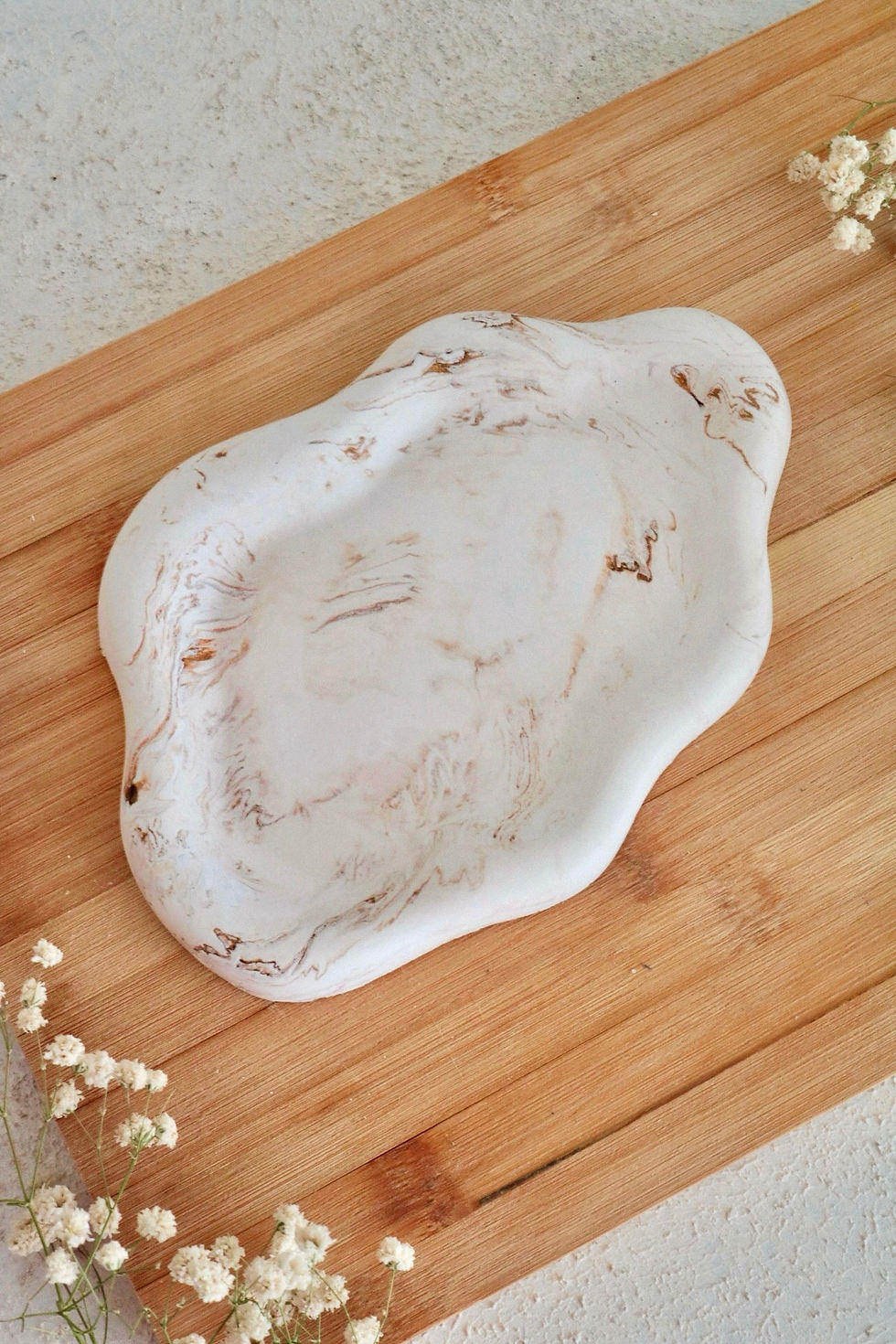 Küçük resim: El Yapımı Beton Tepsi - Gold Mermer Desenli, Dekoratif Takı & Sunum Tabağı