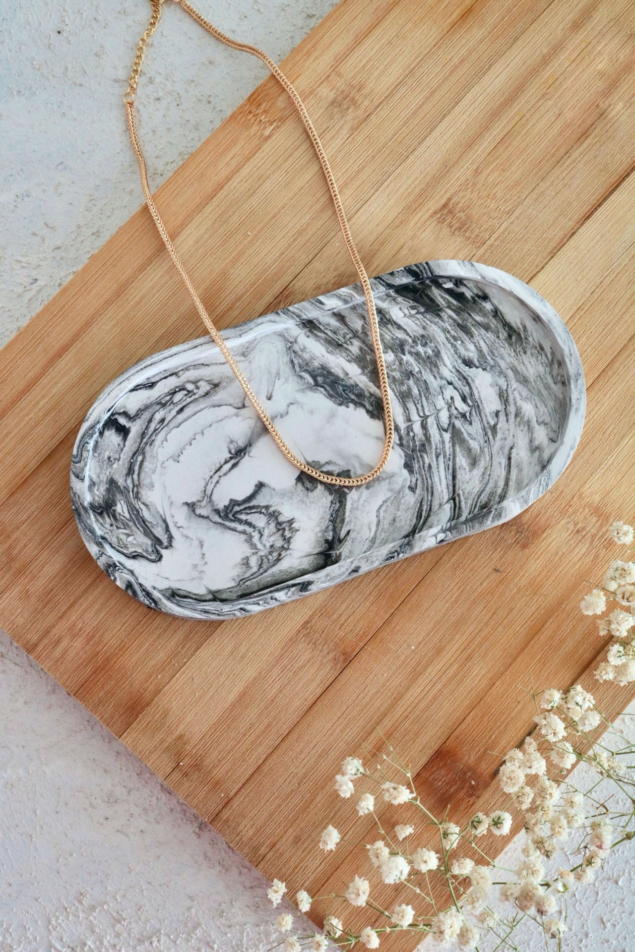 Siyah Beyaz Mermer Desenli El Yapımı Beton Tepsi / Tabak / Sunumluk ( Vernikli )