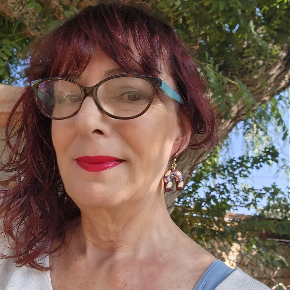 תמונה ממוזערת: עגילים תלויים עבודת יד שחור אדום וזהב