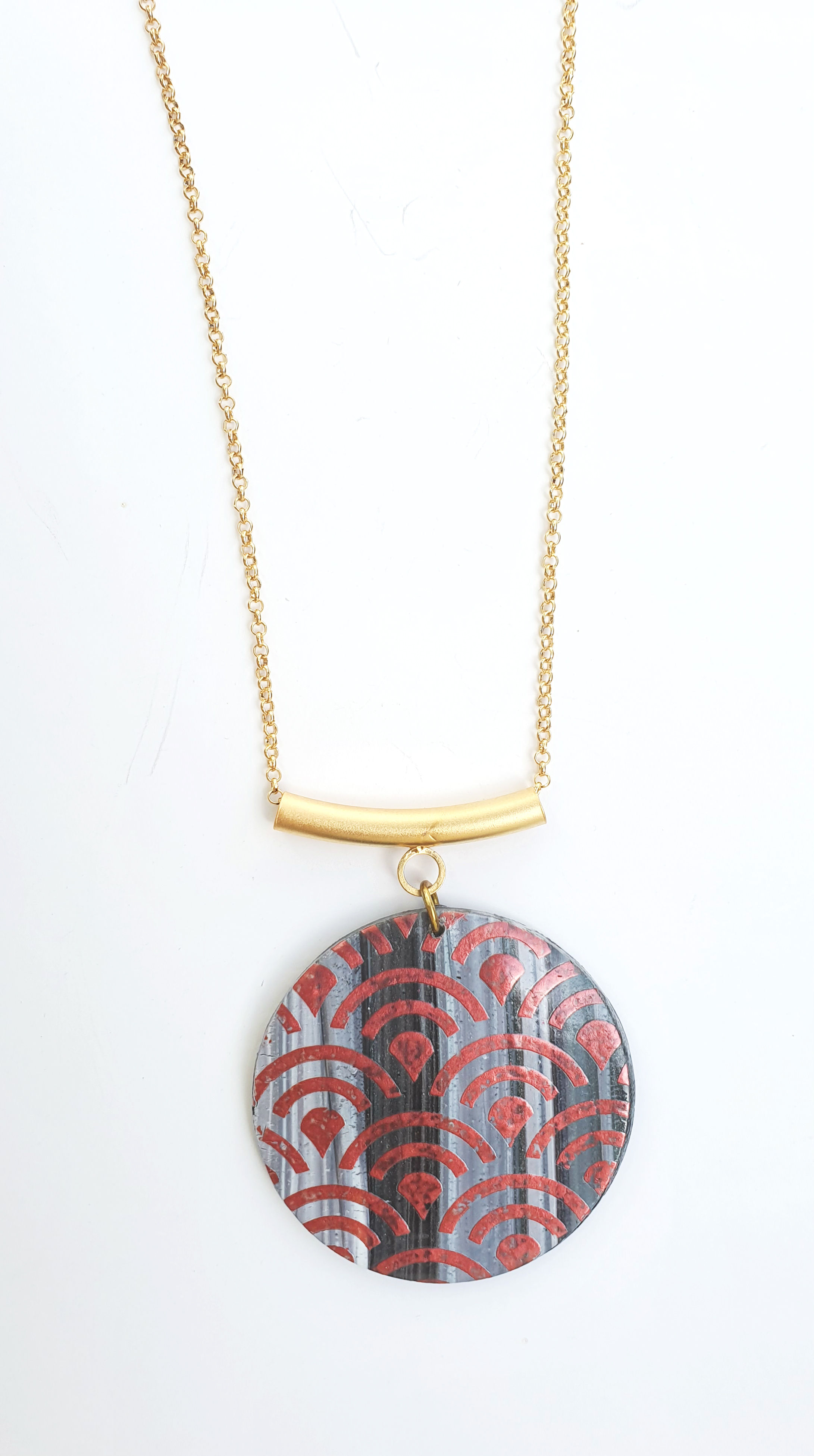 שרשרת ארוכה עם תליון עגול עבודת יד