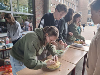 Appelcake- en pannenkoekenverkoop Merlijn