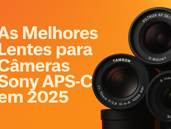 Imagem com fundo laranja mostrando três lentes APS-C para câmeras Sony (Viltrox, Tamron e Sony), ao lado do texto “As Melhores Lentes para Câmeras Sony APS-C em 2025”.