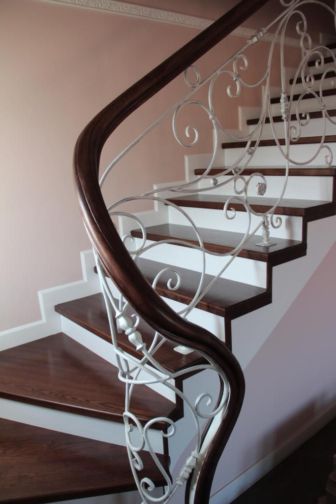 Лестница в дом  из массива