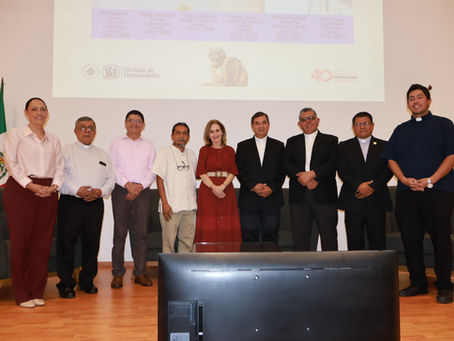 En la conferencia estuvo la Rectora del la institución educativa, la Lic. Gloria Laura Saptién Crespo, quien dio la bienvenida a los expositores. Durante el panel magistral sobre la fundación de la carrera, se recordó a los iniciadores y primeros coordinadores de la licenciatura, entre ellos los presbíteros Manuel Pérez Villalobos, David Muñiz Fortuna, José León Cárdenas Cuevas actual rector del Seminario, Manuel Artemio Garza García y Noé González Martínez. Todos ellos subrayaron que el gran reto de aquellos años fue hacer comprender la importancia de la filosofía tanto en la formación sacerdotal como en la vida académica de los jóvenes, mostrando que pensar, razonar y discernir son caminos hacia un corazón más libre y un espíritu más abierto a Dios.