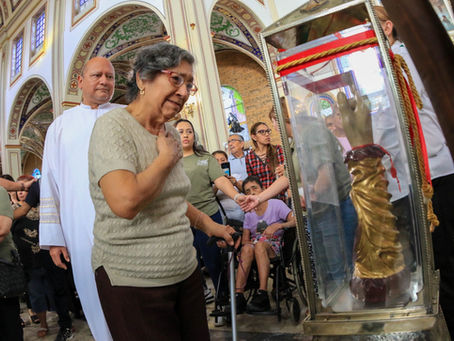 ¿COMO ES NUESTRA ORACIÓN?