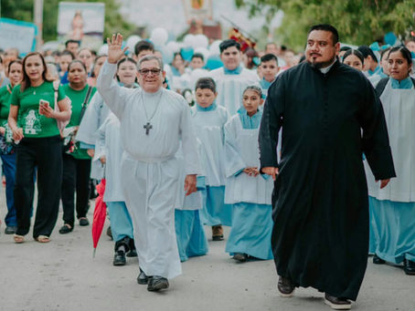 Visita fraterna de Mons. Margarito Salazar Cárdenas a la Parroquia Nuestra Señora de la Asunción en Loma Alta, Tamaulipas.