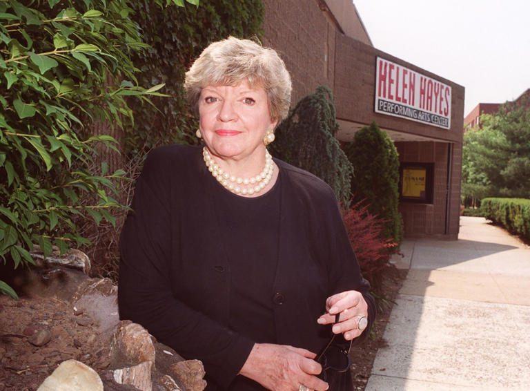 In 2000, Terry Hekker stood outside the Helen Hayes Performing Arts Center in Nyack, N.Y., where she was the director of special projects													@msn.com