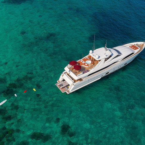ferretti-custom-line-112-next-happy-days-exterior-3.jpeg