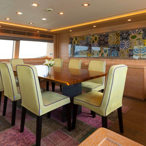 ferretti-custom-line-112-next-happy-days-interior-2.jpeg