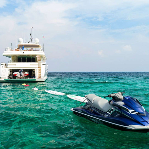 ferretti-custom-line-112-next-happy-days-exterior-13.jpeg