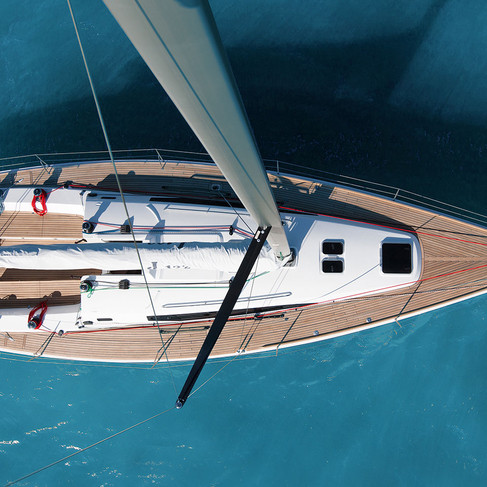 J-composites_J122_SAIL-WITH-ELEGANCE_1920px.jpeg