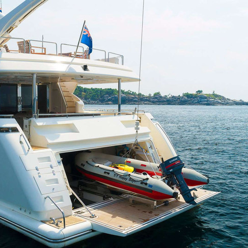 ferretti-custom-line-112-next-happy-days-exterior-12.jpeg