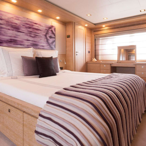 ferretti-custom-line-112-next-happy-days-interior-5.jpeg