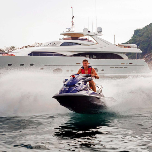 ferretti-custom-line-112-next-happy-days-exterior-14.jpeg
