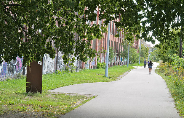 Walk 18 West Toronto Railpath Stroll 3 i