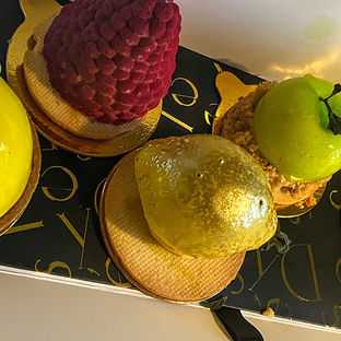 Stroll around Delysées Luxury Desserts (Leslieville)