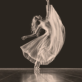 Dancer_ Olivia Tarchick_edited.jpg