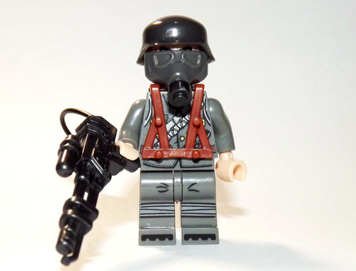 German WW2 flamethrower Solider with gas mask Minifigure