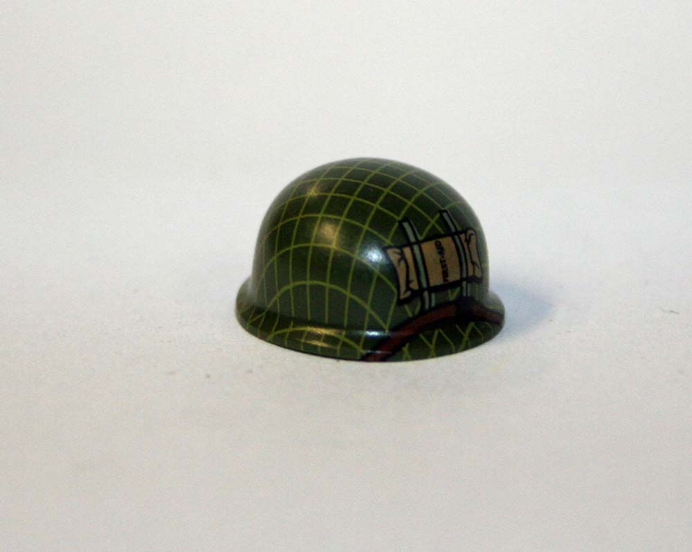 US GI Steel Pot Helmet with first aid pouch for Minifigures (style)