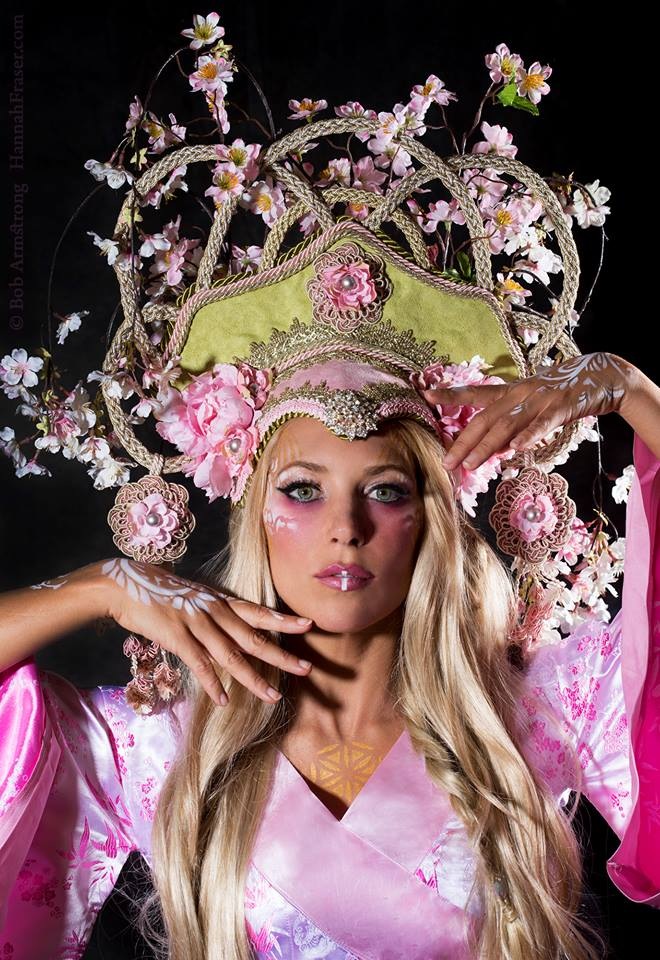 Паулина вега фото. Сохе парк модный дом miss sohee. Miss of design. Miss of design. Диадема мисс вселенная.