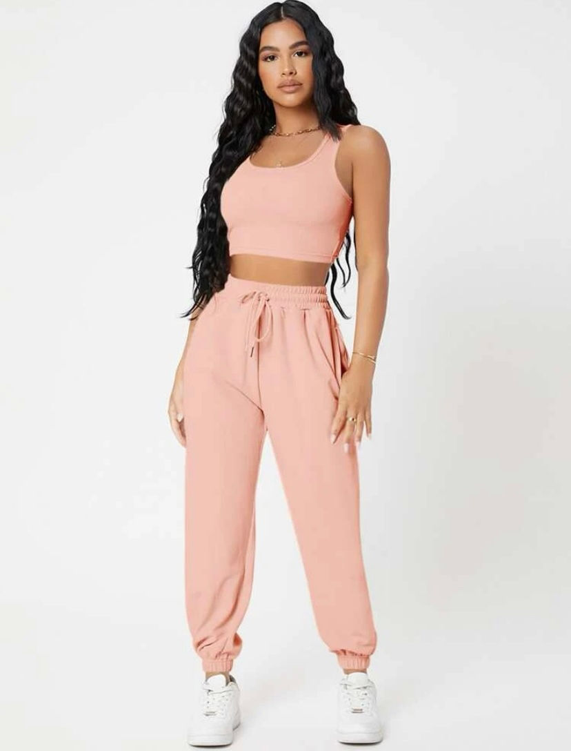 Conjunto top tank corto con joggers