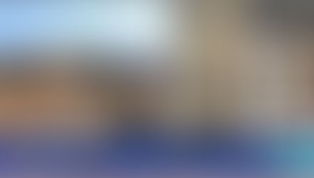 Fotografia de escavação arqueológica no sítio de As Torres, em Tomiño, exibindo estruturas de pedra e vestígios de ocupações sobrepostas que remontam à época romana e ao período da Guerra da Restauração.