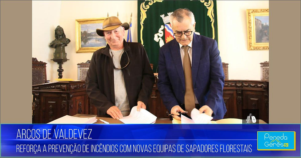 Presidente da Câmara de Arcos de Valdevez a assinar protocolo com representante dos baldios de Soajo.