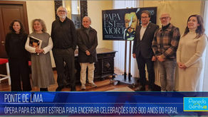 Fotografia com autores, interpretes e autarcas na apresentação da ópera papa est mort