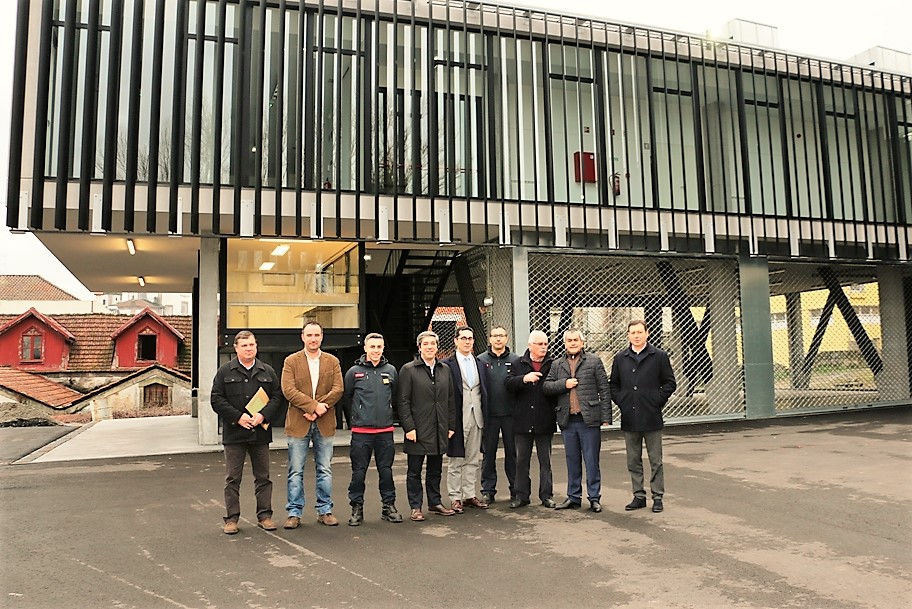 O Presidente da Câmara Municipal João Esteves, e o vereador da Protecção Civil, Olegário Gonçalves, visitaram recentemente as obras de requalificação do Quartel dos Bombeiros Voluntários para verem de perto o andamento dos trabalhos e ficarem a par da sua evolução.