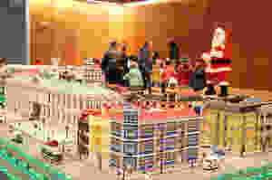 A espetacularidade das coloridas peças LEGO® voltam a encantar o Natal em Paredes de Coura | Peneda Gerês TV