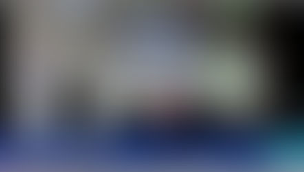 Presidente da Câmara de Vila Nova de Cerveira em pé em palco ao lado de painel de cinco pessoas. Tela exibe "Oportunidades que fazem a diferença". Ambiente de conferência.