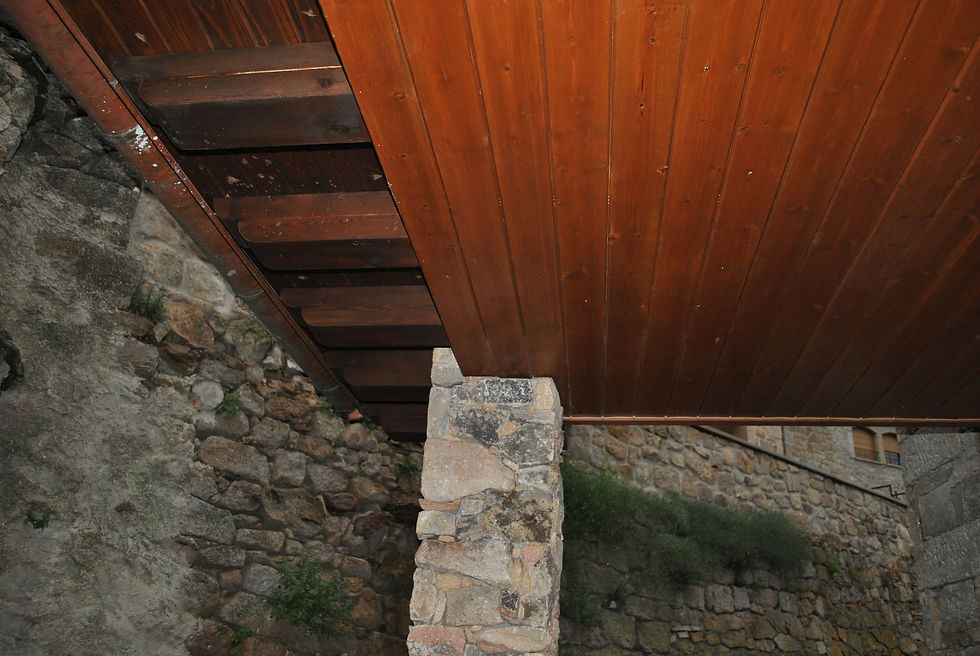 Trabajos en piedra y madera