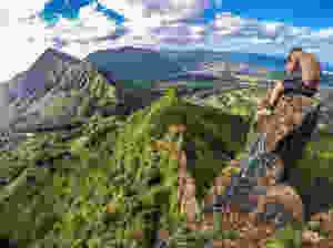 Pali notches. On top of the chimney