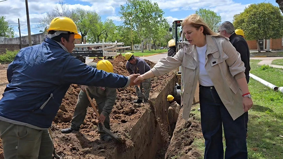 Hecho histórico en Alejandra: estamos haciendo las obras de cloacas que de verdad cambian la vida de la gente.