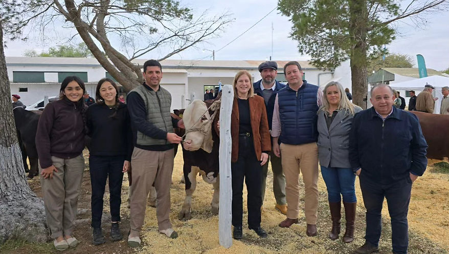 Queda inaugurada la 37° fiesta del ternero en Villa Minetti.