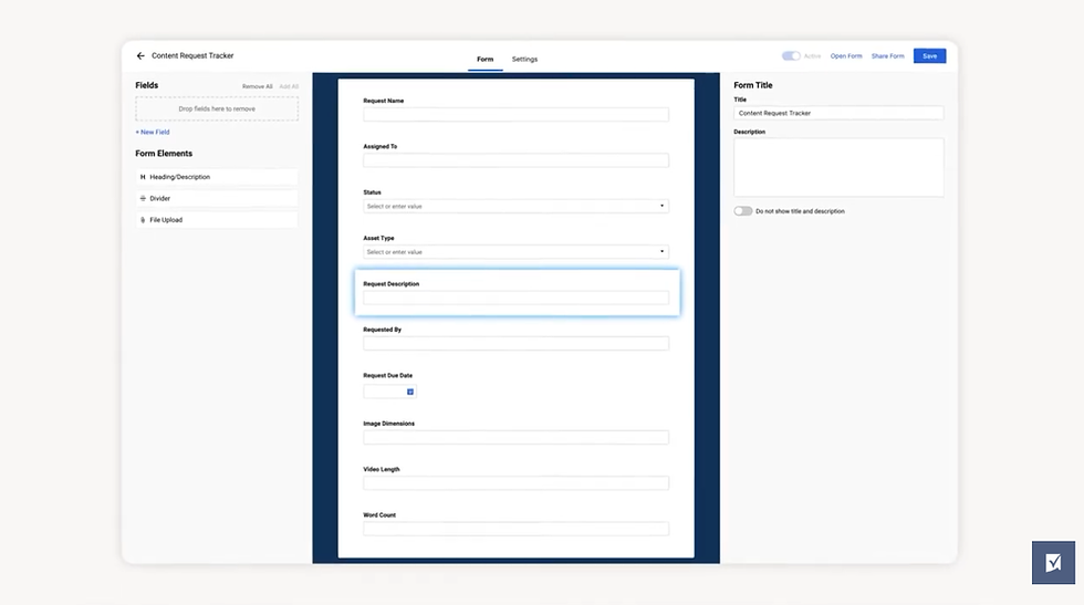 Formulario de seguimiento de solicitudes de contenido en Smartsheet, mostrando campos para nombre de solicitud, estado, tipo de activo, y más detalles necesarios para gestionar eficientemente peticiones.