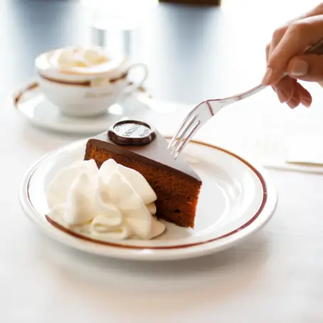Sweet Elegance: The Most Loved Austrian Desserts and Vienna’s Iconic Café Culture
