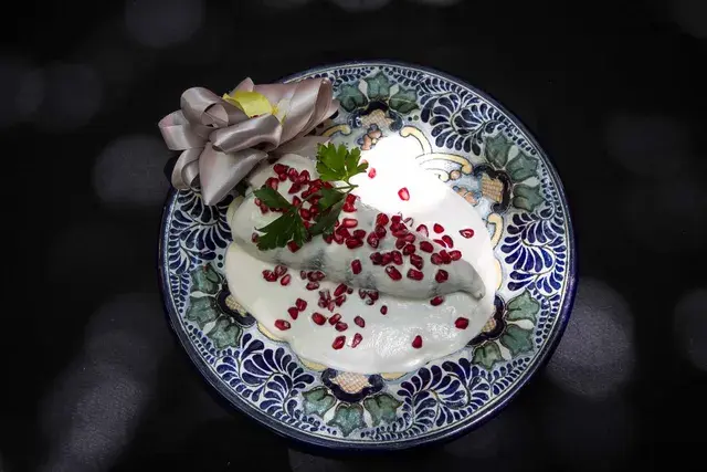 Chile en Nogada from Azul Histórico