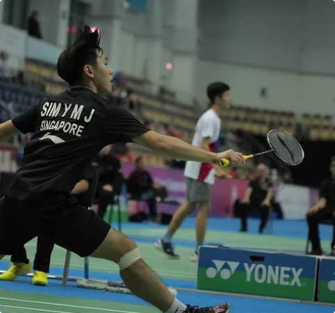 Justyn Sim badminton coach in Singapore and former national athlete playing during competition match