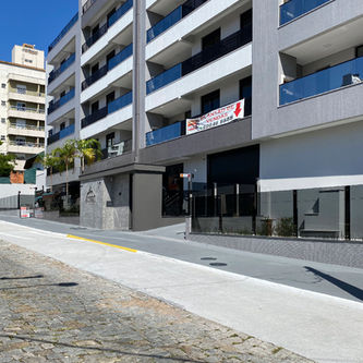 Muro de vidro e portão em aço inox-02.jpg