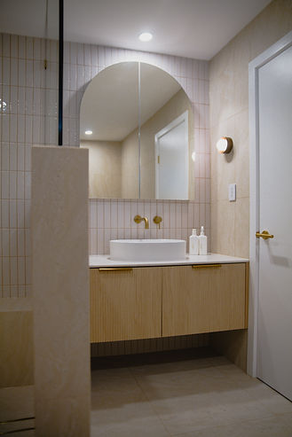 carrara-ensuite-fluted-vanity-arch-mirror-gold-coast.jpg
