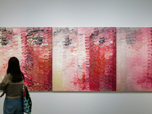 Image by Declan Sun of an art gallery